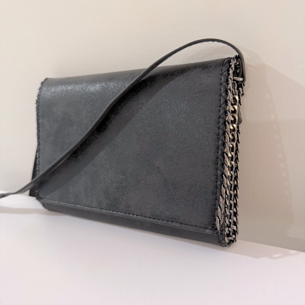 Elegant Chain-Trimmed Wallet Bag